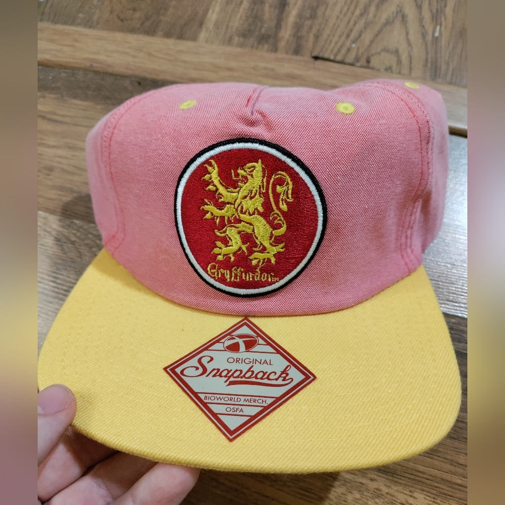 NWT Bioworld Gryffindor House Harry Potter Adjustable Snapback Hat Cap Red